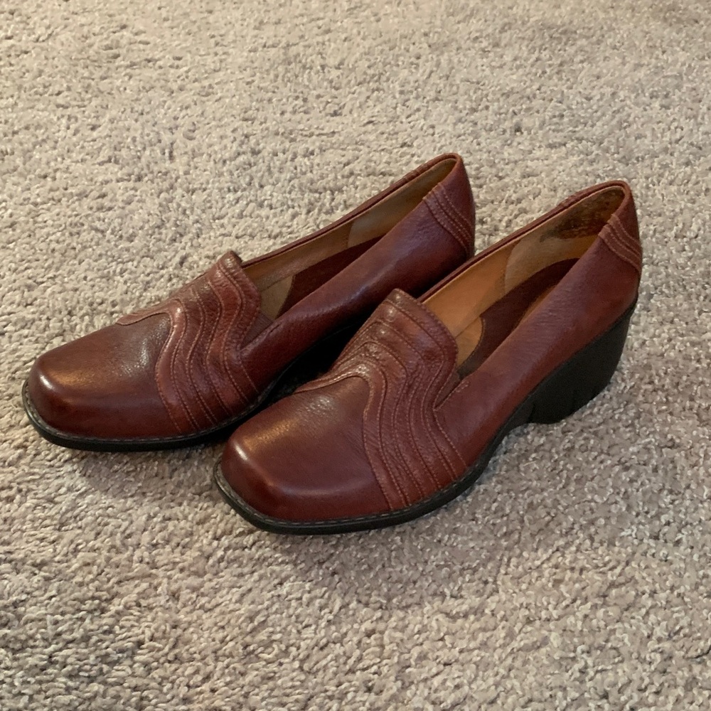 Clarks Artisan slip-on leather shoes, women’s size 9.5